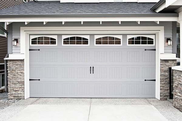 Read more about the article Garage Door Services Near Me
