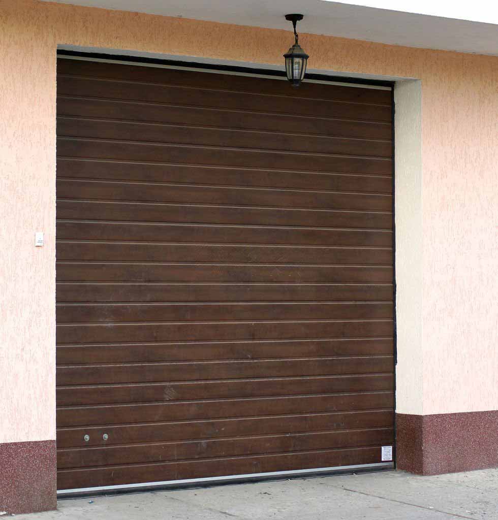 Read more about the article Garage Door Services Florida