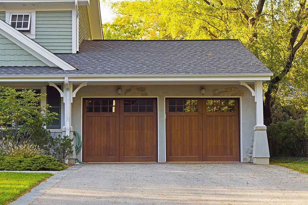 Read more about the article Garage Door Services Tampa