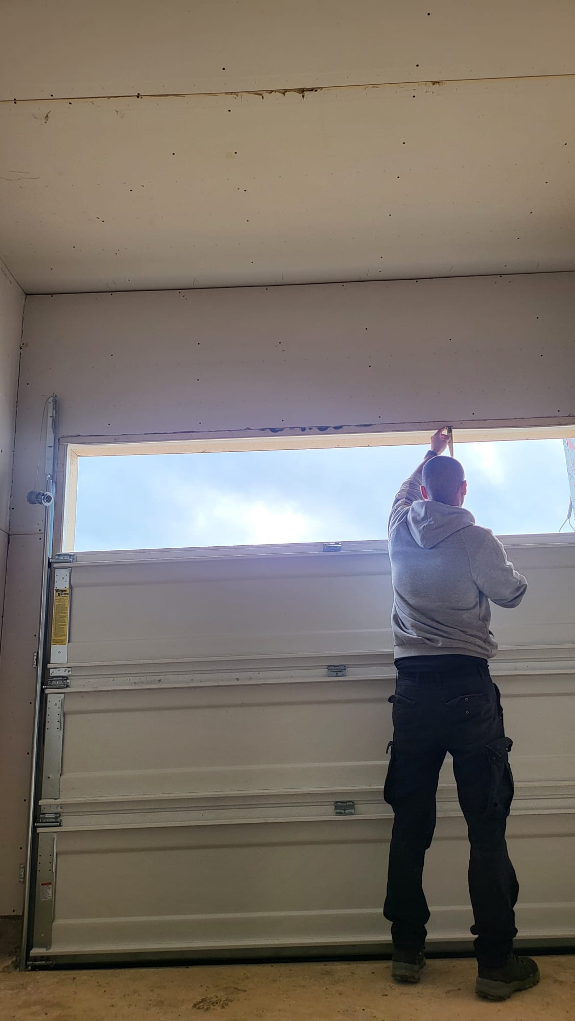 Read more about the article Garage Door Installation Services